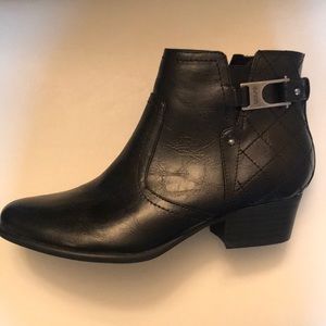 Unisa Black Booties with Zipper